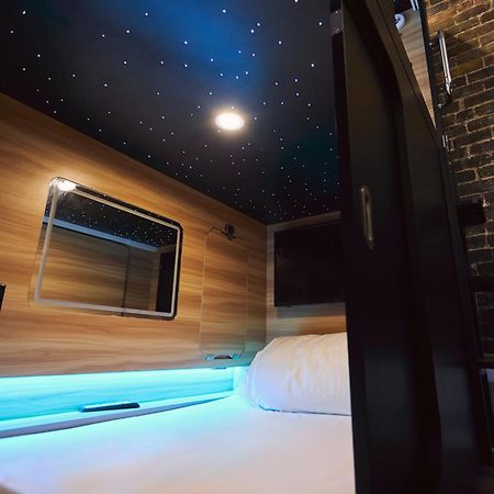 Capsule Hotel Монреаль Экстерьер фото