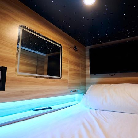 Capsule Hotel Монреаль Экстерьер фото
