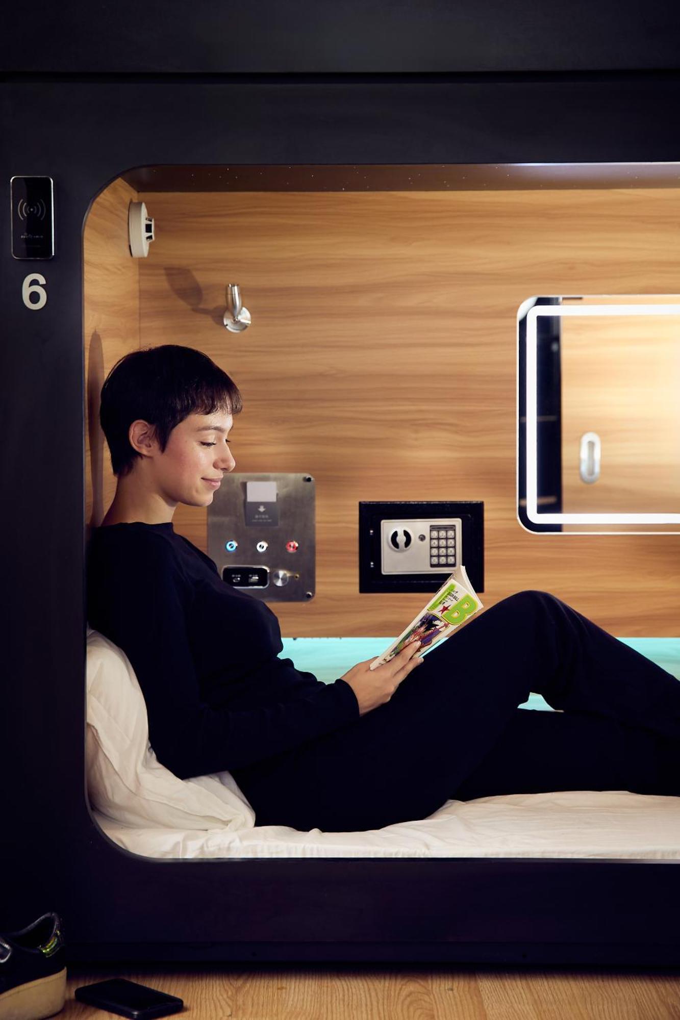 Capsule Hotel Монреаль Экстерьер фото