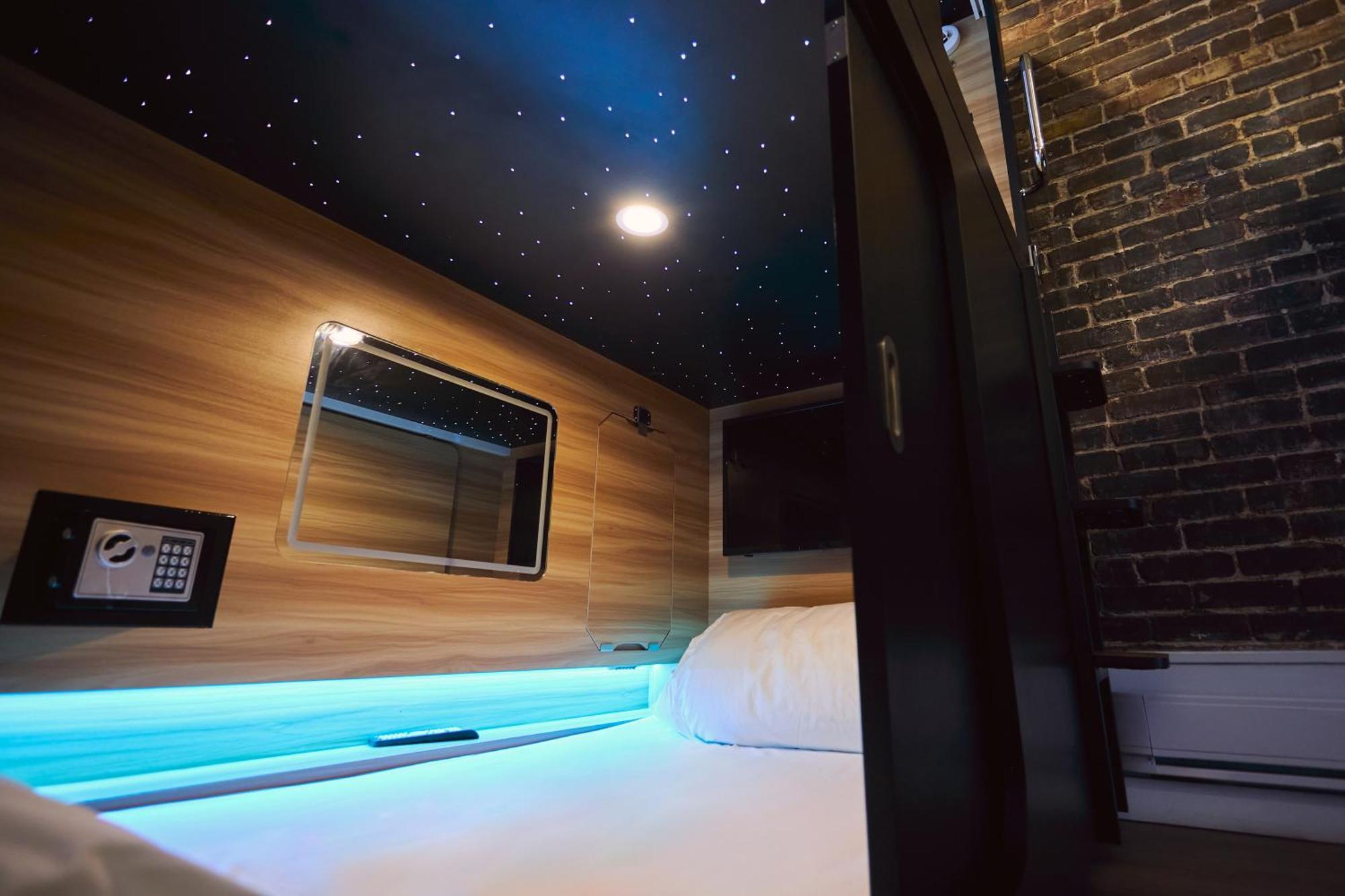 Capsule Hotel Монреаль Экстерьер фото