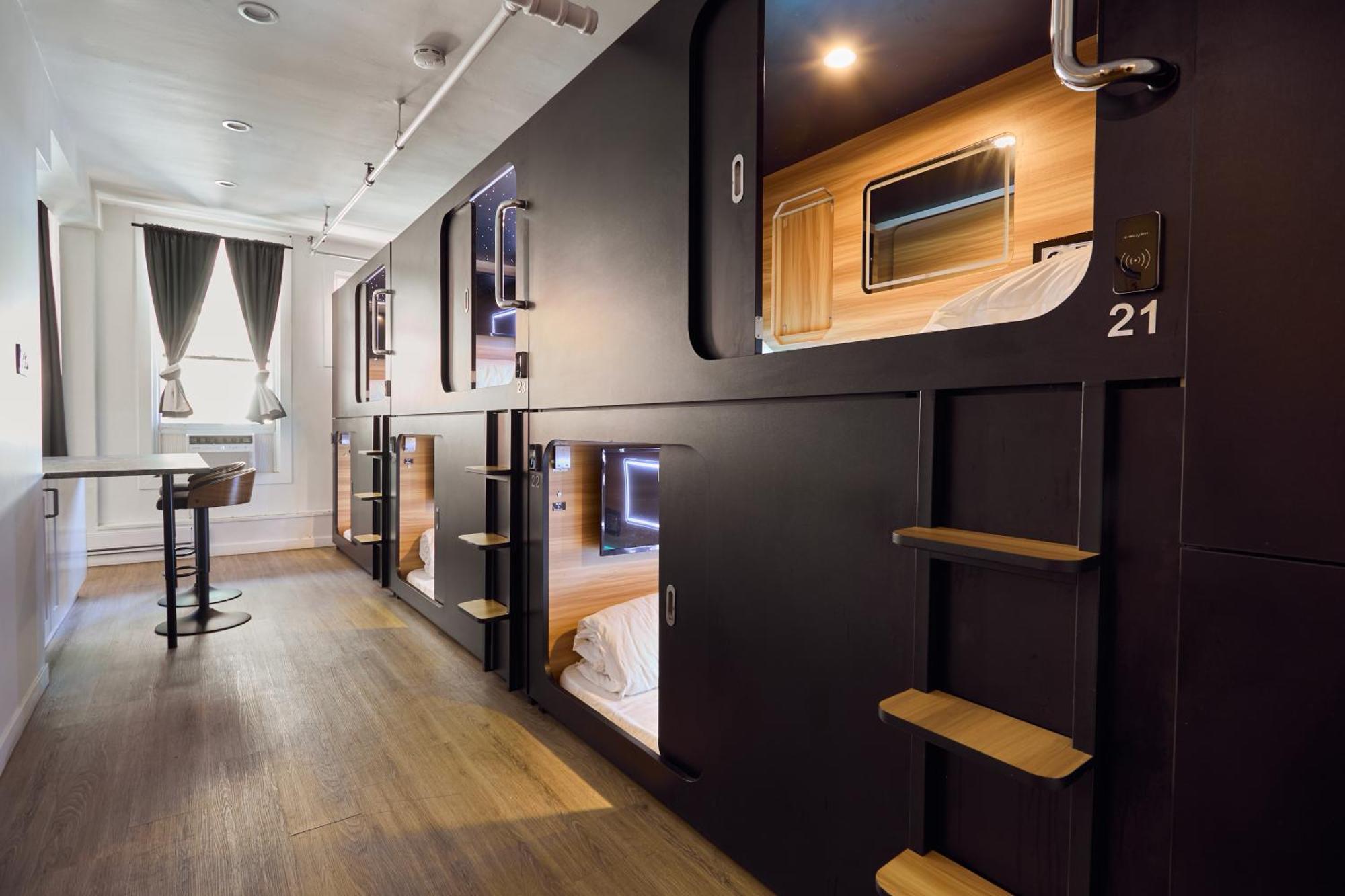 Capsule Hotel Монреаль Экстерьер фото