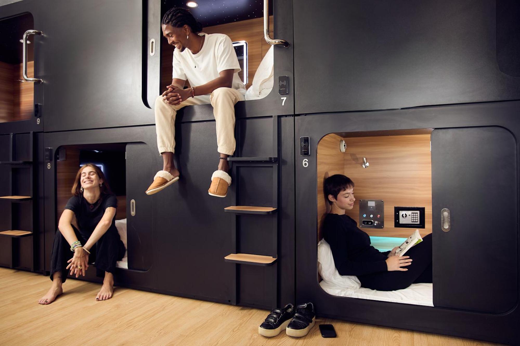 Capsule Hotel Монреаль Экстерьер фото