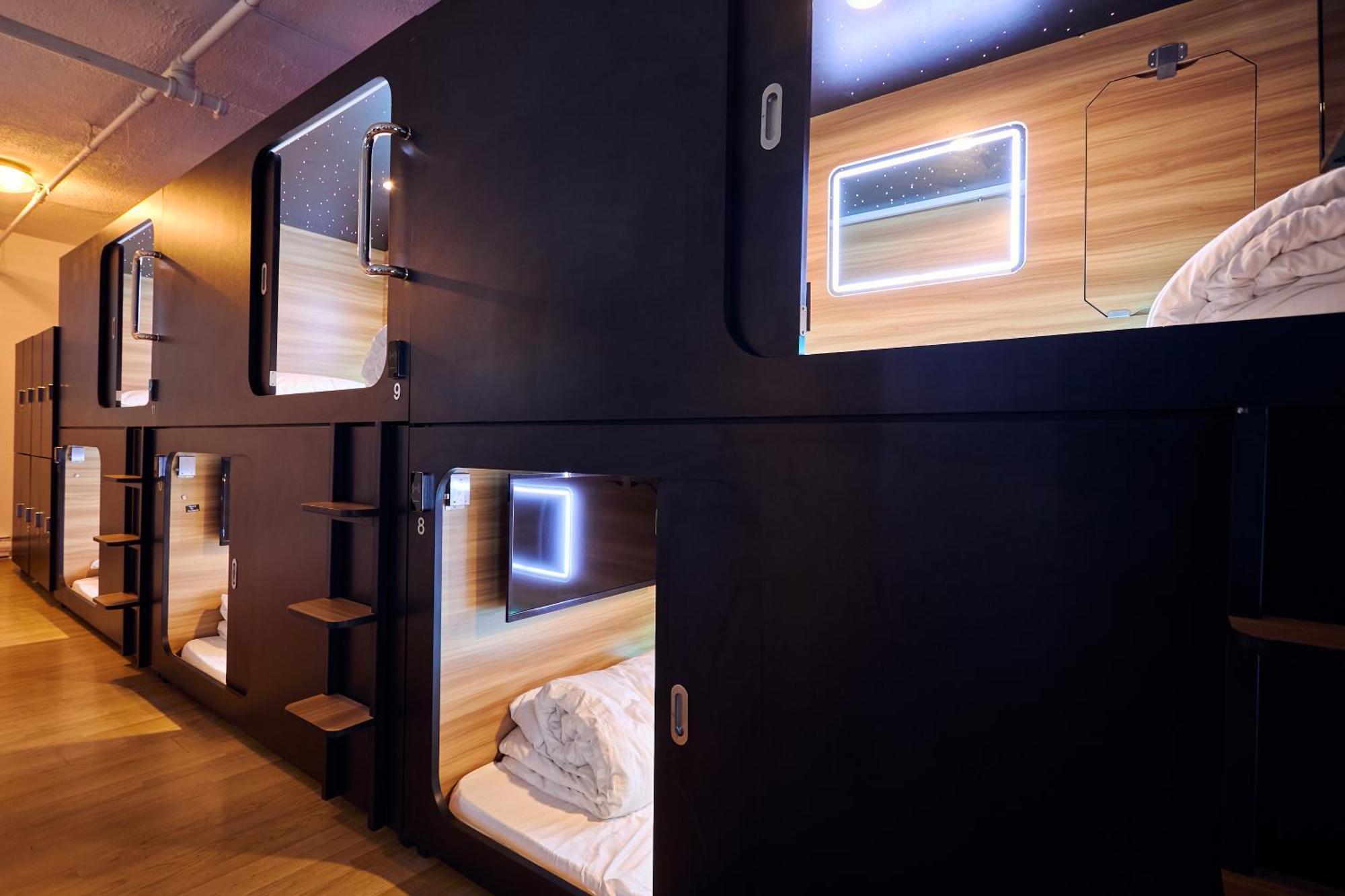 Capsule Hotel Монреаль Экстерьер фото